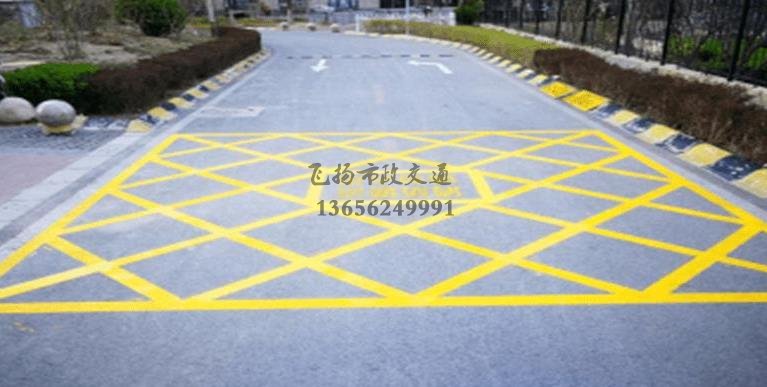 蘇州小區(qū)道路消防車通道劃線標準化示意圖，停車場消防車通道的設(shè)計規(guī)定要求？